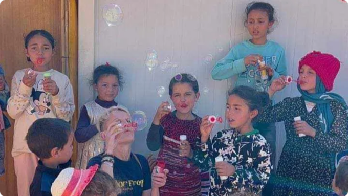 Al fianco dei bambini: “Aiutatemi a mandarli a scuola”