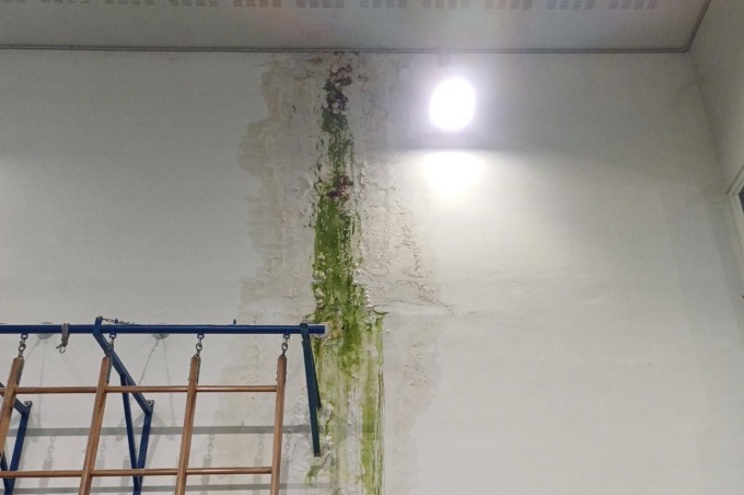 Cantiere “colabrodo” della scuola, la vicenda finisce in Procura
