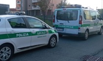 Traditi dal furgone in panne in centro a Melzo: trasportavano abusivamente rifiuti