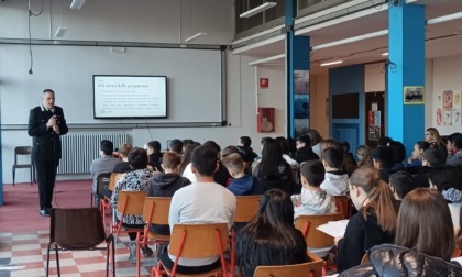 Cyberbullismo e violenza sulle donne: i Carabinieri incontrano gli studenti di Cologno Monzese