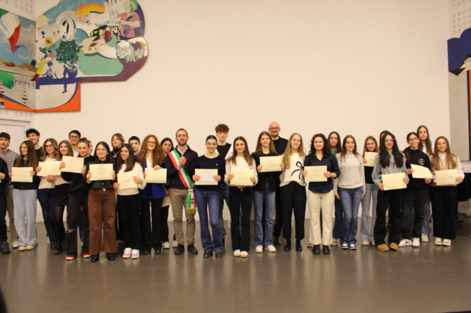 Segrate premia i suoi studenti meritevoli: consegnate 33 borse di studio