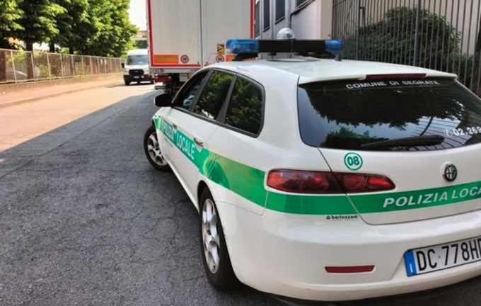 Spacciava nei campi di Segrate, arrestato pusher 26enne con precedenti penali