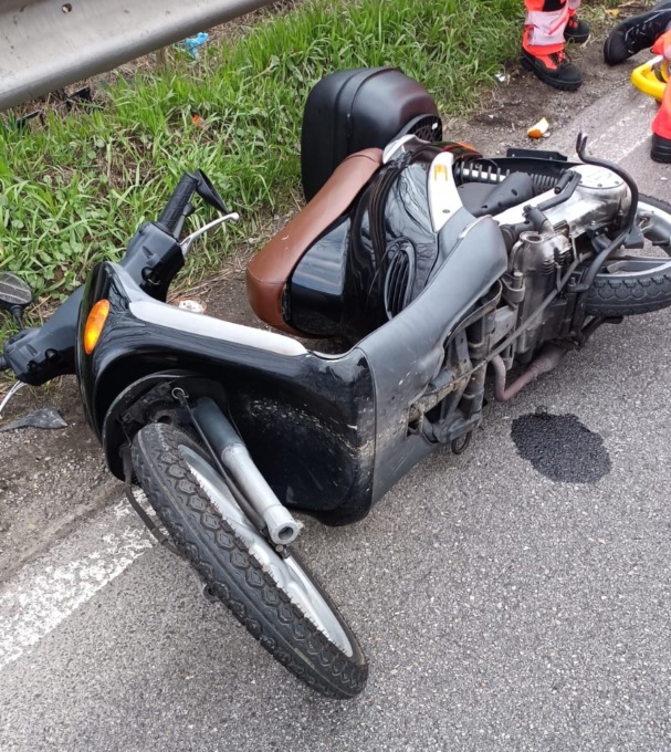 Scooter a terra lungo la Cerca a Settala: ferito un 33enne