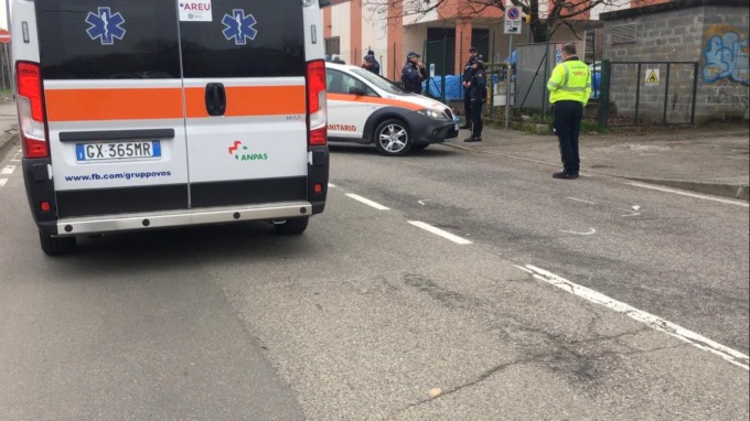 Cade dalla bici a Bussero, 76enne soccorso in codice rosso