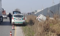 Non ce l'ha fatta il 61enne alla guida del furgone uscito fuori strada lungo la Paullese