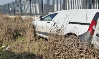 Furgone finisce fuori strada lungo la Paullese: trasportato in codice giallo il 61enne alla guida