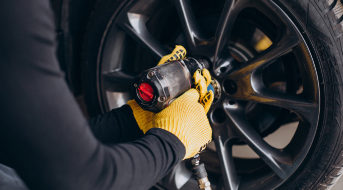 Guida completa al cambio gomme stagionale: quando, come e quanto costa