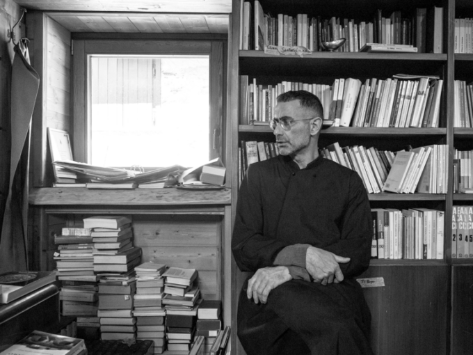 Raccolta fondi per aiutare il prete eremita