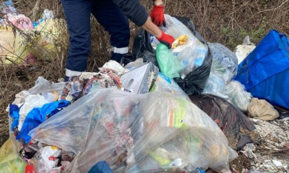 Tre denunce e 70 sanzioni per abbandono di rifiuti tra Brembate e Capriate San Gervasio