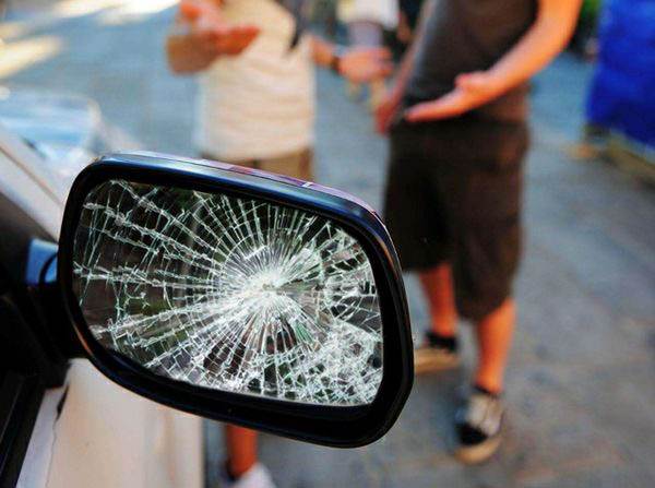 Truffa dello specchietto: beccati dai Carabinieri due malfattori, avevano appena “spillato” 300 euro a un 61enne