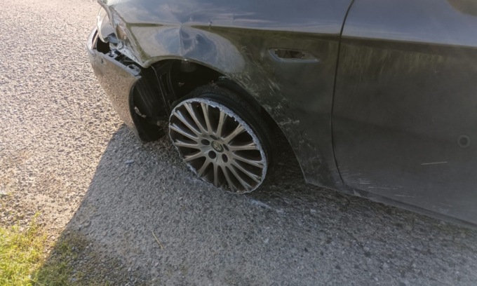 Ubriaco aggredisce due persone e fugge con l’auto su tre ruote