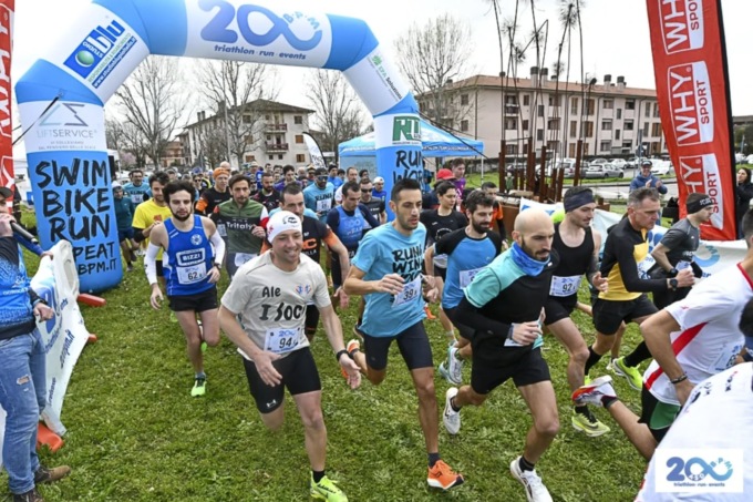 Un fiume di sportivi ha invaso Gorgonzola: in bici e di corsa per la città