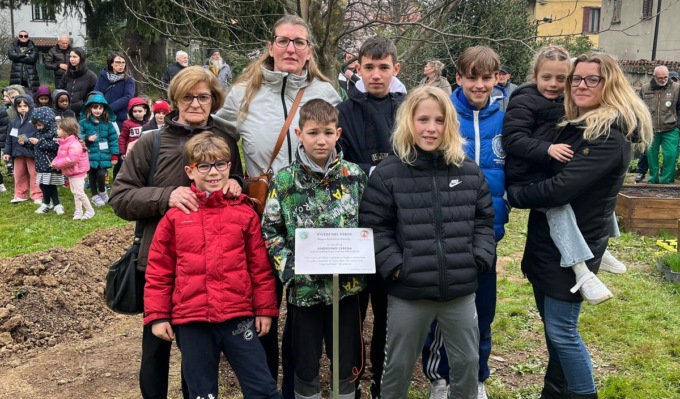 Un faggio che unisce ricordo e speranza per il futuro