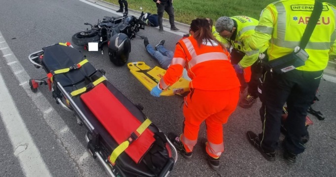 Incidente in moto, 67enne soccorso in codice rosso