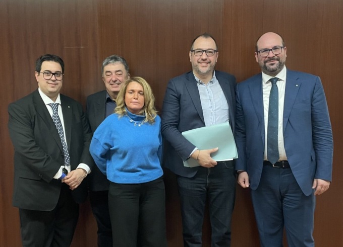 Vi ricordate lo Stallazzo? Consegnate 4mila firme in Regione per la riapertura