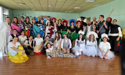 Alla scuola dell'infanzia di Cernusco sul Naviglio recita di Carnevale dei genitori