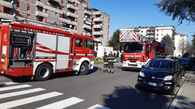 Incendio in un appartamento alla Nave, intervento in forze dei Vigili del fuoco