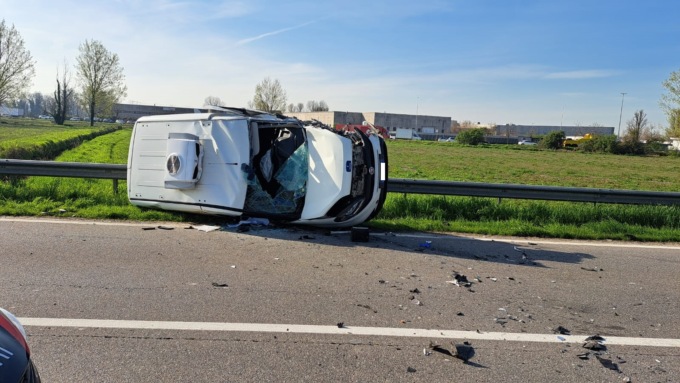 Rivoltana chiusa dopo un grave incidente con cinque persone coinvolte