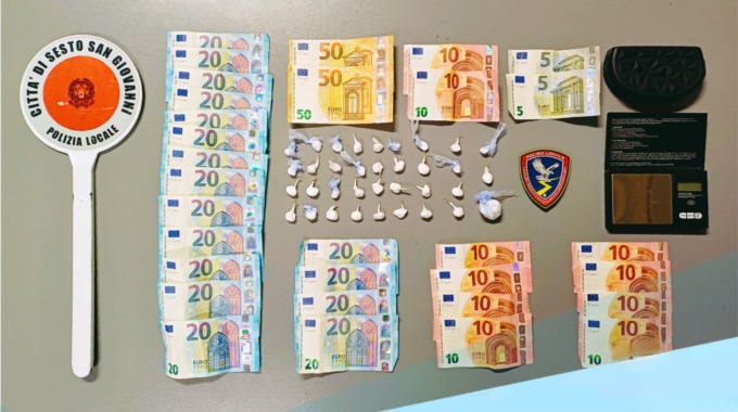 Spacciatore fermato con cocaina e contanti dalla Polizia Locale