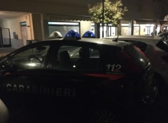 In due armati di pistola e martello rapinano l’agenzia di scommesse