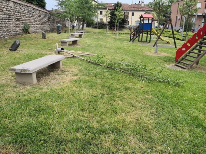 A Truccazzano l’appello delle mamme porta frutto: un parco giochi è in fase di completo restyling