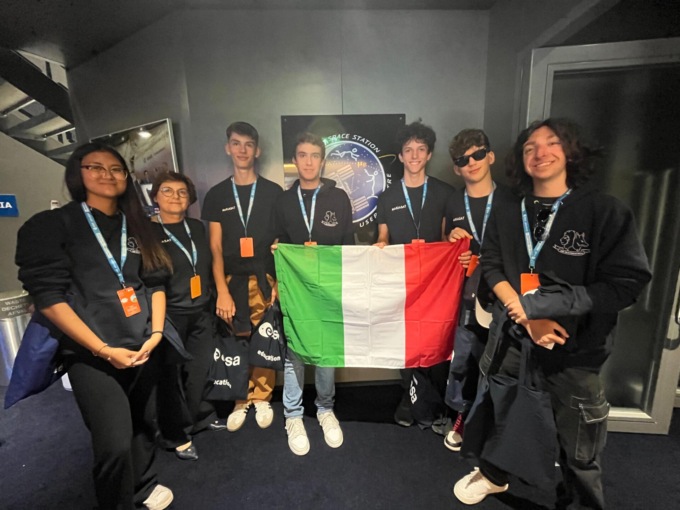 Due squadre del Liceo Machiavelli volano in orbita per il progetto CanSat 2025