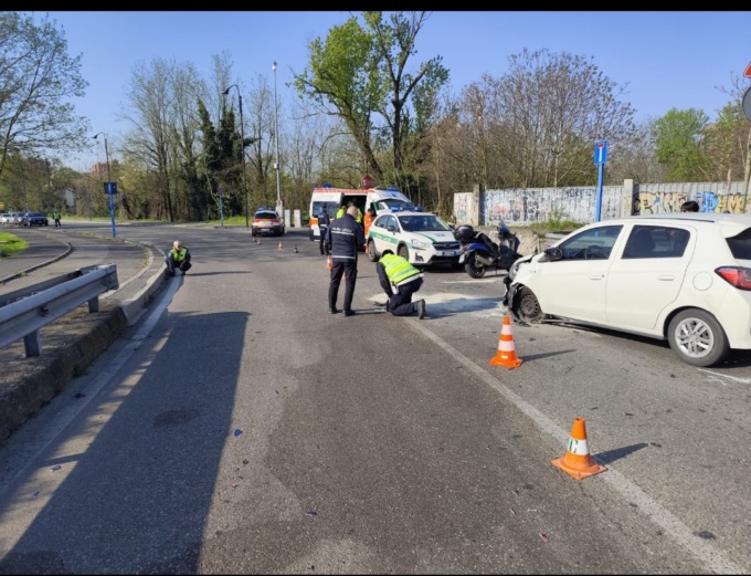 Auto moto a Segrate: strada chiusa e viabilità difficoltosa