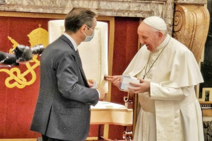 Il presidente Fontana ricorda Papa Francesco e la Prefettura apre un registro per le condoglianze