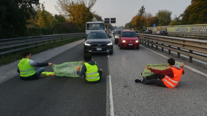 Blocco del traffico degli attivisti per l’ambiente: cinque assoluzioni