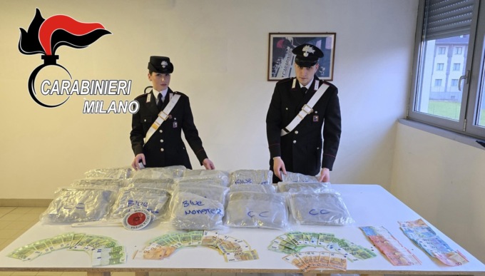 Oltre otto chilogrammi di marijuana nascosta in auto, colpo dei Carabinieri