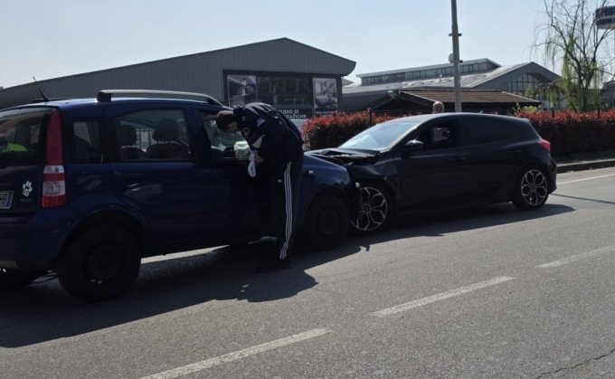 Scontro tra auto lungo la Padana a Cernusco sul Naviglio