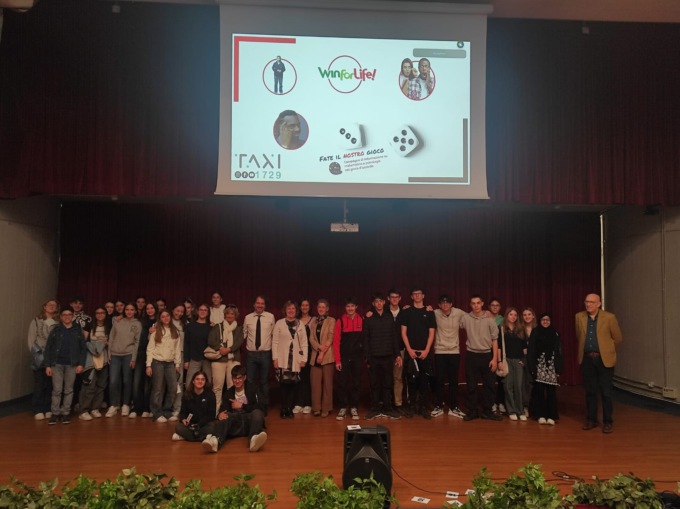 Gioco d’azzardo: illusioni e pericoli spiegati ai ragazzi delle superiori