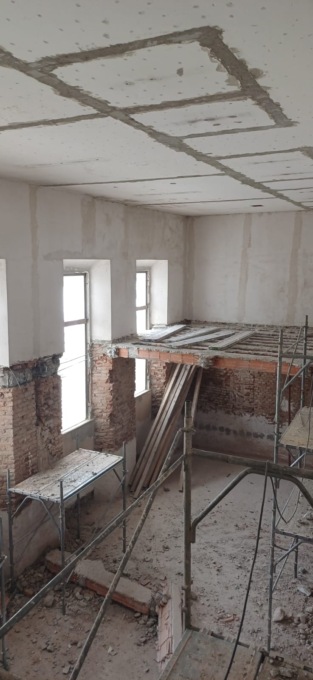 Villa Opizzoni: abbattuti i  soffitti “posticci” per tornare all’antico splendore