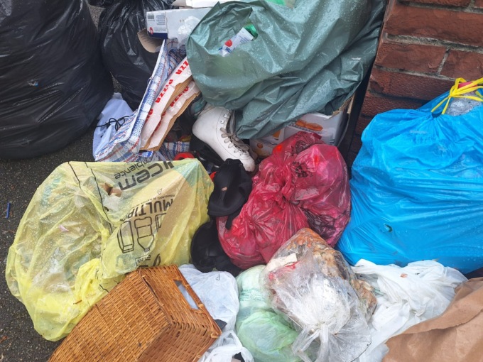 Un’altra discarica in via Redipuglia, residenti esasperati: “Chiediamo un intervento”