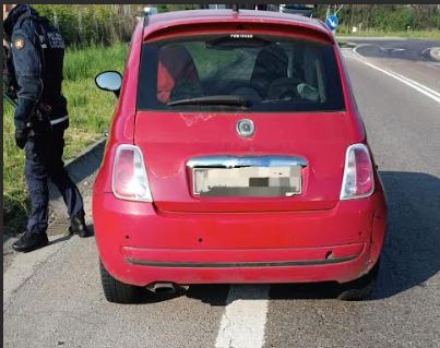 Stava scaricando i prodotti: un ladro gli ruba l’auto da sotto il naso