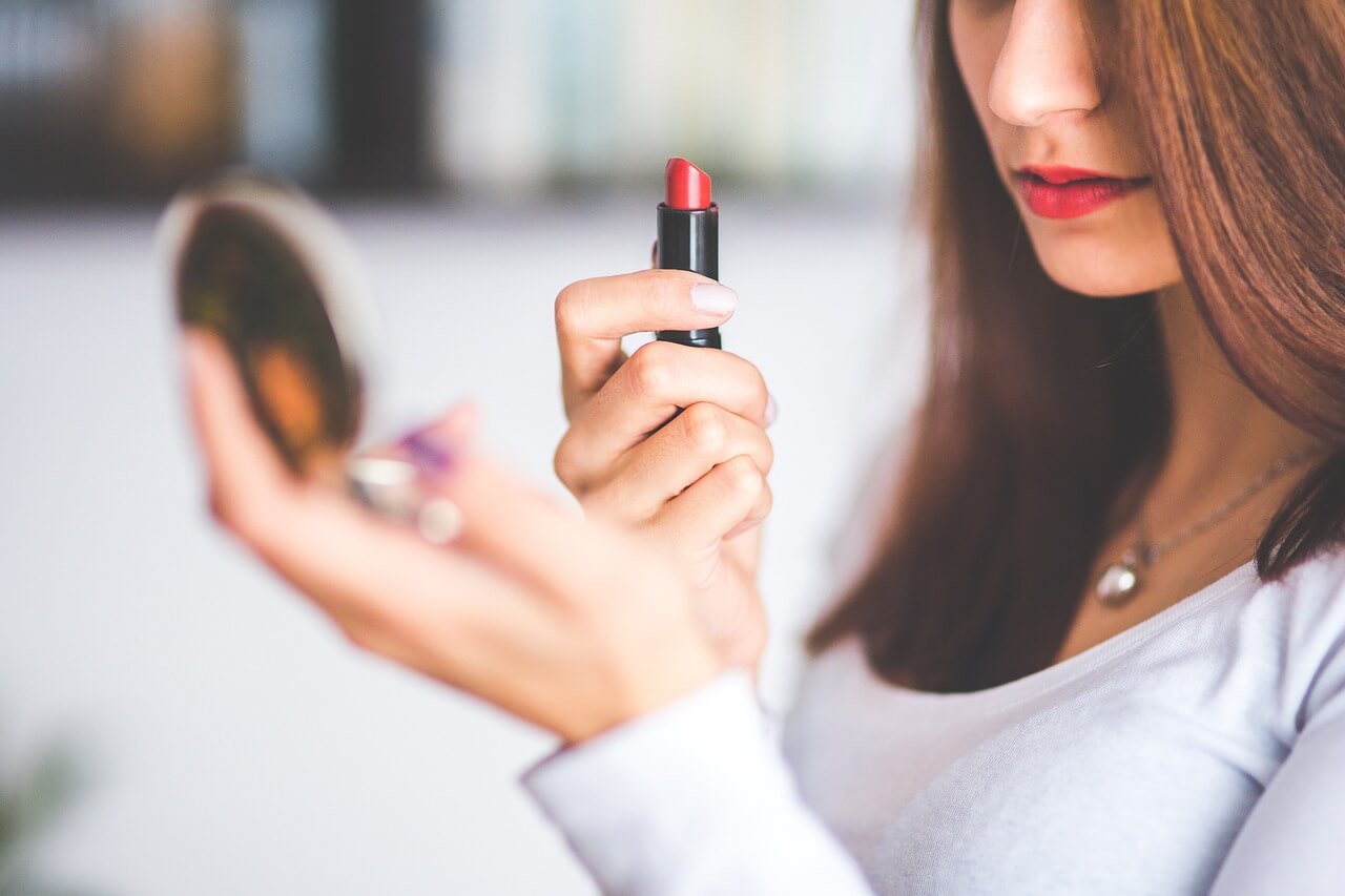 Il fascino della bellezza parigina: segreti di skincare senza tempo