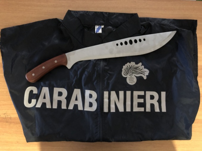 Lite coi machete davanti alla metro: arrestato “maranza”