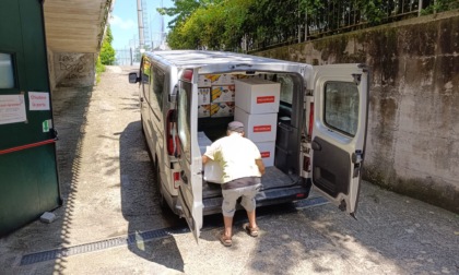 Acli, consegnato un furgone pieno di abiti e casalinghi alla Caritas