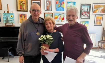 Compie 90 anni e festeggia con una mostra d’arte a scopo benefico