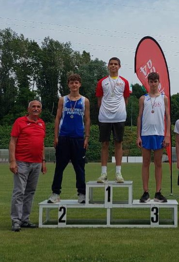 Federico PAssoni bronzo provinciale nell'asta (1)