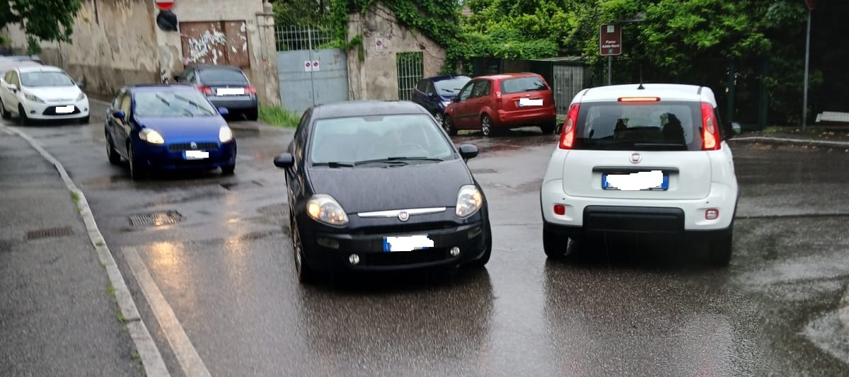cassano d'adda Residenti esasperati: "Comitato e cordone umano contro gli incivili" via monte grappa