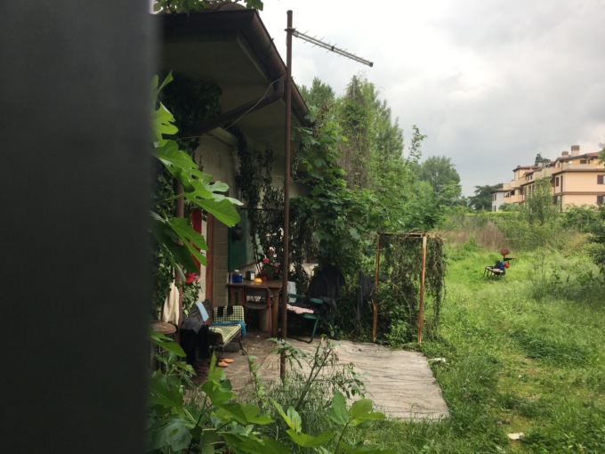 Senzatetto occupano gli spogliatoi del centro sportivo