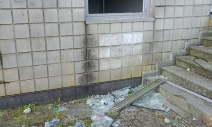 I vandali si scagliano contro al Palazzetto dello sport di Pessano con Bornago