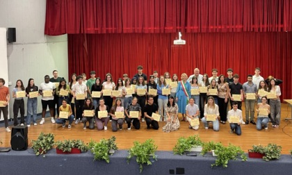 Borse di studio e sogni in grande: la festa dei giovani che brillano a Pioltello