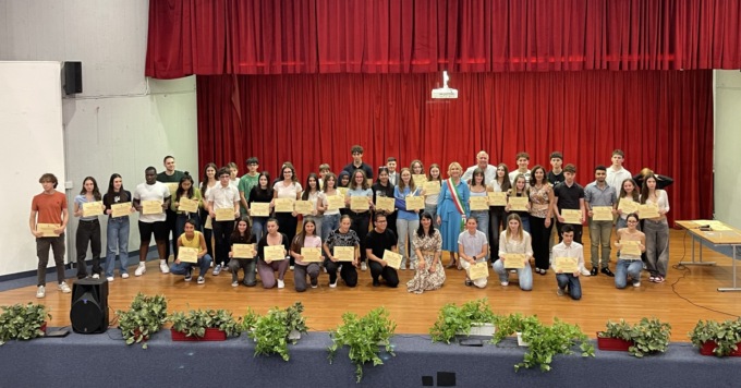 Borse di studio e sogni in grande: la festa dei giovani che brillano a Pioltello