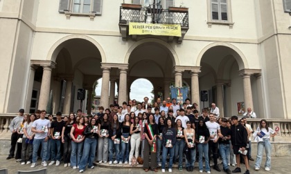 A Cernusco sul Naviglio i diciotto anni si celebrano con la Costituzione in regalo