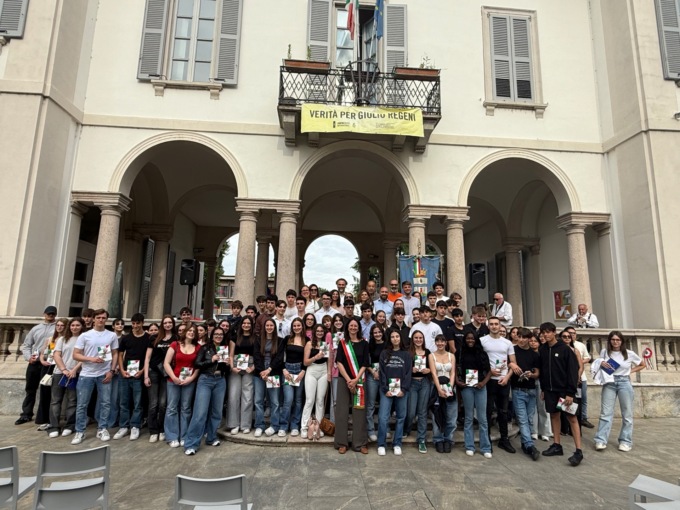 A Cernusco sul Naviglio i diciotto anni si celebrano con la Costituzione in regalo