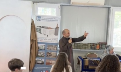 Alunni "in gita" in moschea invitati dall'imam: "Indottrinamento inaccettabile"