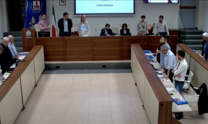"Grave e ideologico", il capogruppo in Consiglio regionale di FdI attacca il sindaco e il presidente del Consiglio comunale di Gorgonzola per non essersi alzati durante il minuto di silenzio per Ramelli