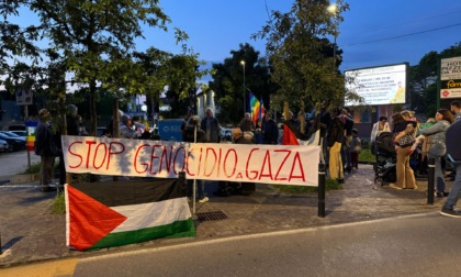 Carugate scende in piazza per la Palestina: "Stop genocidio a Gaza"